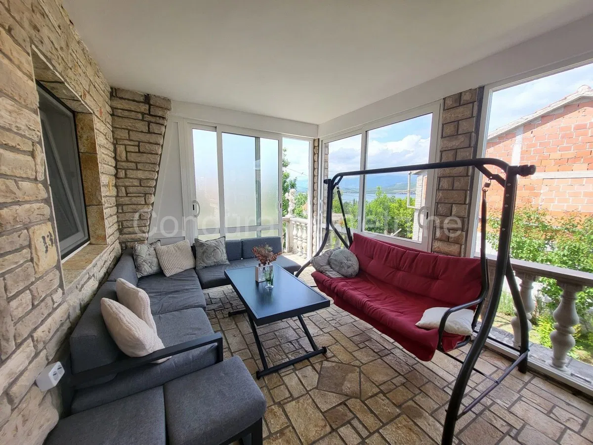 Donji Karin  - Apartmanska kuća s garažom 350m od plaže