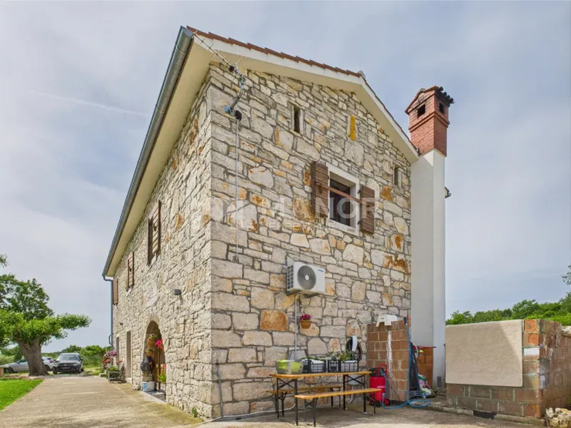 ISTRIA, KANFANAR – Authentic Istrian estate with large grounds – a blend of tradition and potential – 3