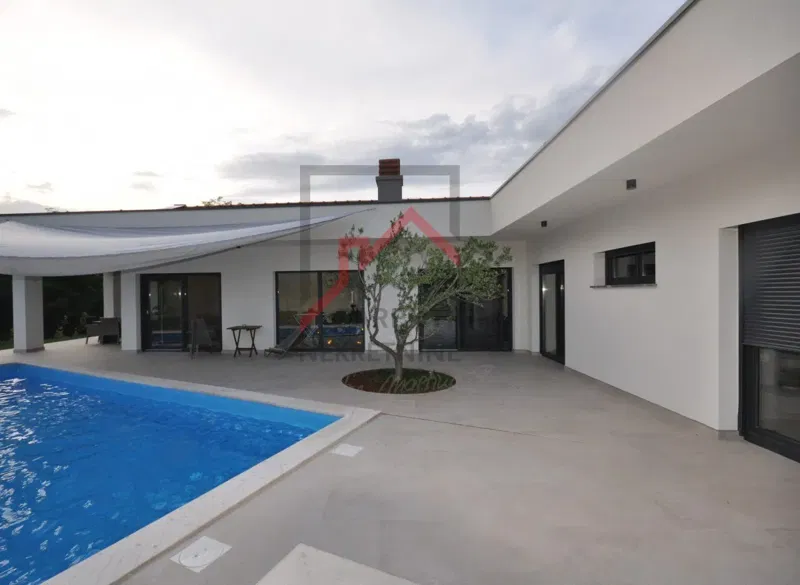 House with a swimming pool on the edge of the village, overlooking the forest – 2