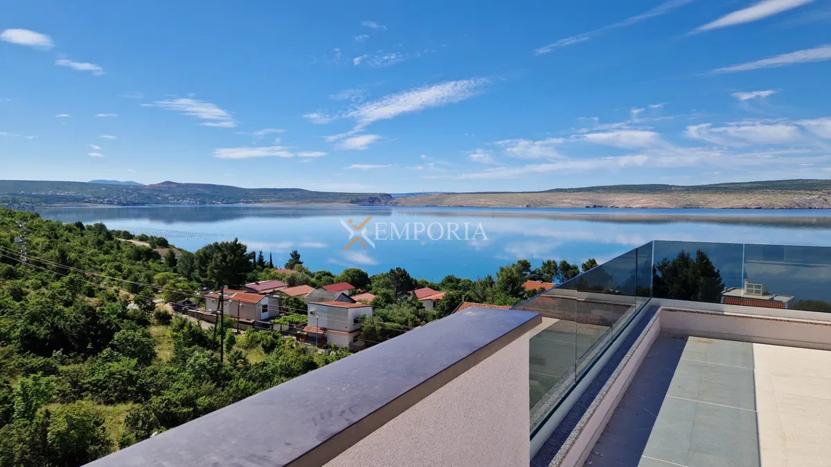 Apartman s krovnom terasom i pogledom na more – Seline