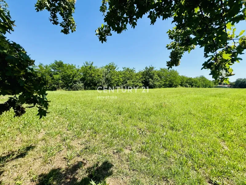 UMAG, SV. IVAN, BUILDING LAND WITH GREAT POTENTIAL – 2