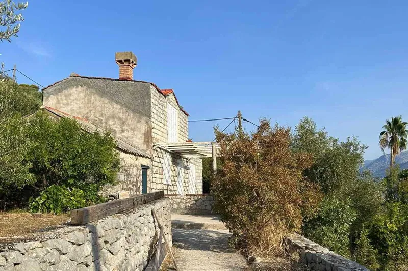 Property in the first row to the sea – 3