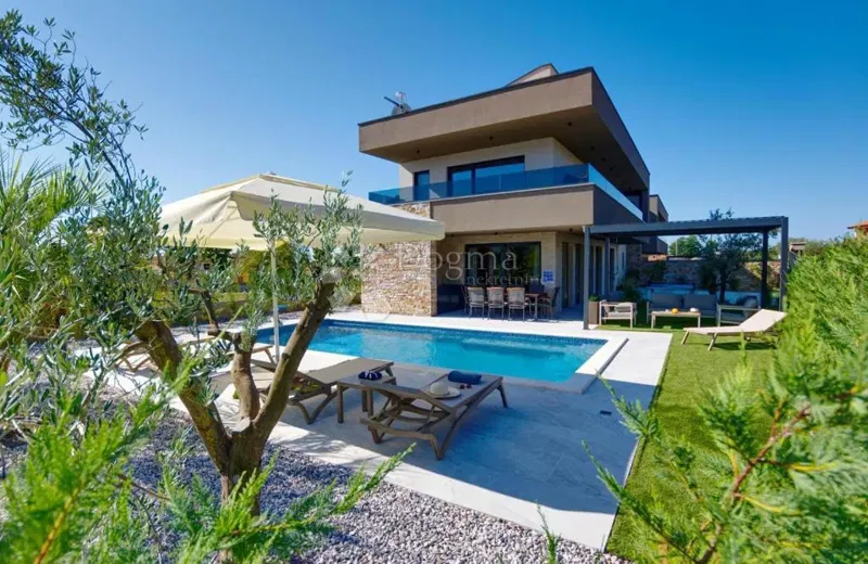 Villa moderna con piscina, sauna e jacuzzi – 2