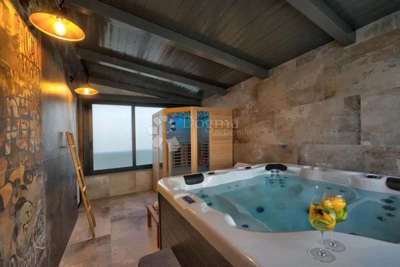 Villa moderna con piscina, sauna e jacuzzi – 3