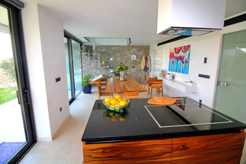 Malinska, attraente appartamento moderno con giardino e garage, IN VENDITA – 3