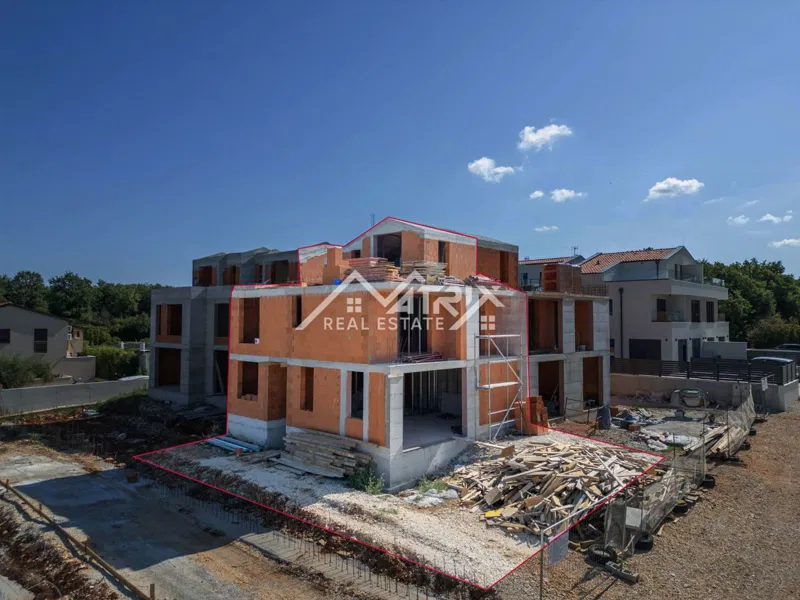 Poreč, moderna dvostanovanjska hiša z bazenom in strešno teraso – 2
