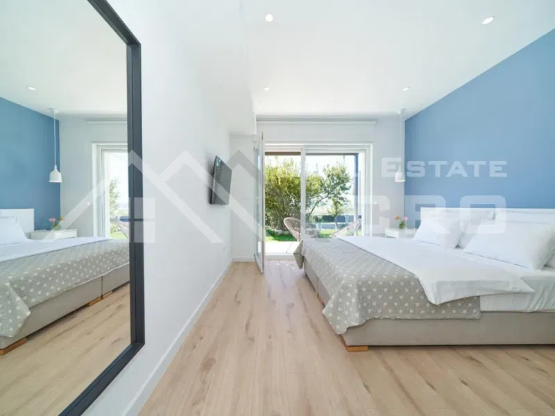 Ingatlanok Kaštelában – Elegánsan berendezett villa tágas telken, csendes környezetben, eladó – 2