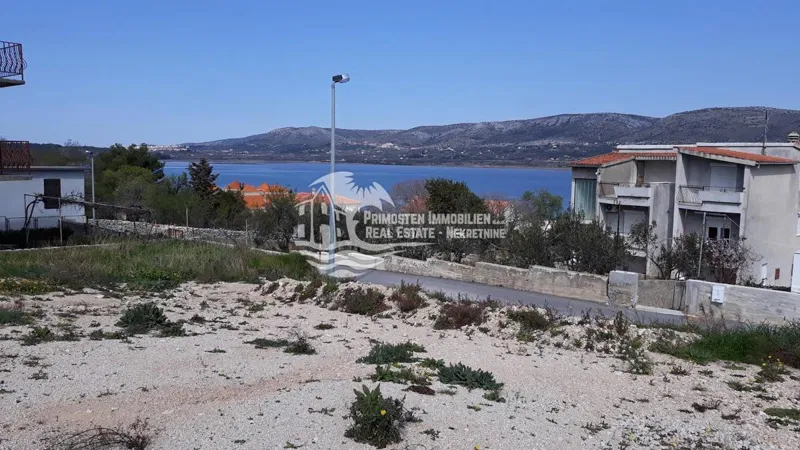 Jadrtovac/ Građevinsko zemljište samo 200 m od mora – 2