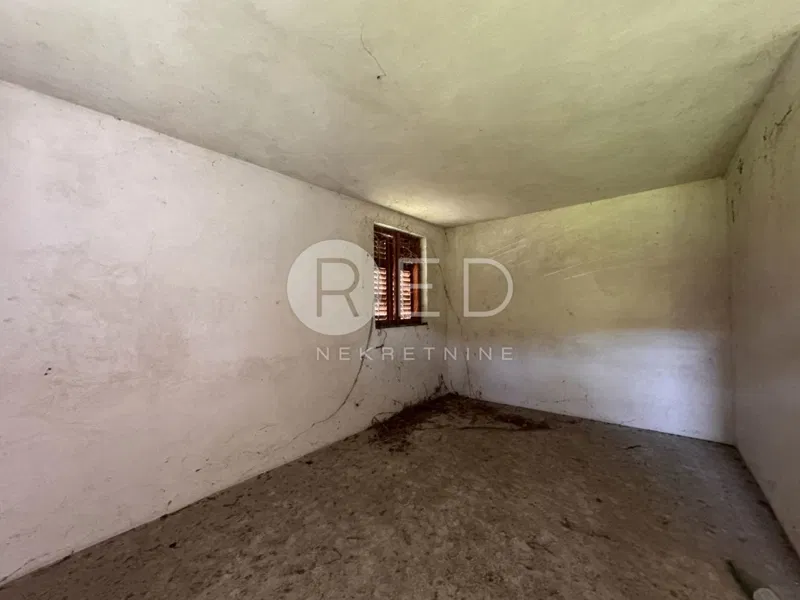 GRAĐEVINSKO ZEMLJIŠTE PREKVRŠJE 1800m2 – 2