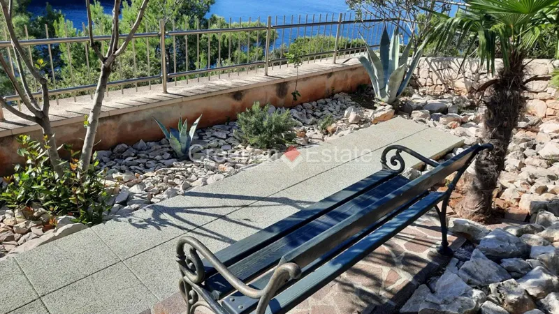 Seafront villa with pool, for sale – 2