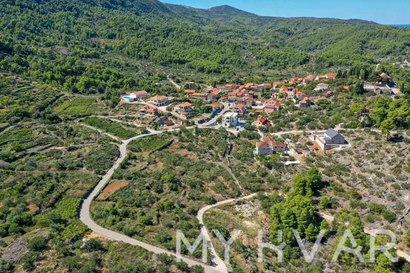 Građevinsko zemljište na ulazu u Vrisnik