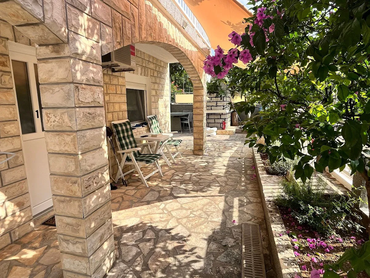 kuća s apartmanima u blizini plaže