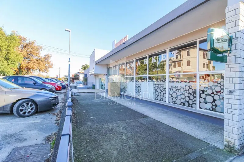 Umag, NAJAM poslovnog prostora 269 m2 u turističkom naselju