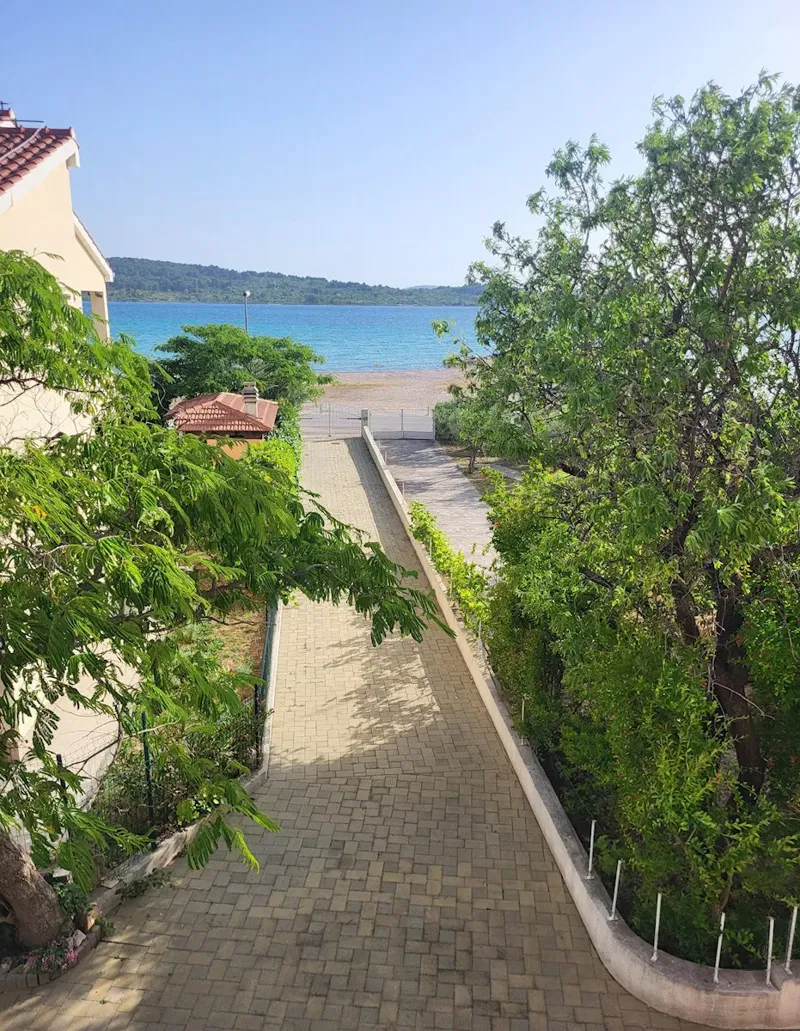 Looking for exercise, barbecue and freedom with your dog—just steps from the sea 🏡🌳🏖️ – 2