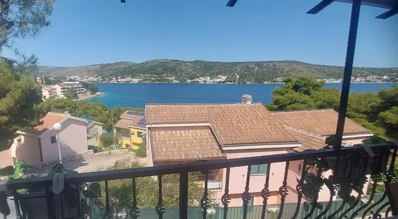kuća na prelijepoj lokaciji u Rogoznici