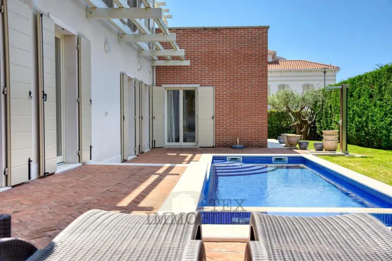 Villa di lusso con piscina e appartamento separato a 1300 m dal mare – 3