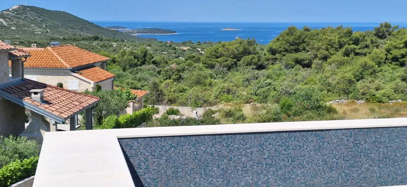 Luksuzna vila s bazenom – Primošten | 3 etaže, 3 spavaće sobe – 580.000 € | Nekretnine Auxilium – 2