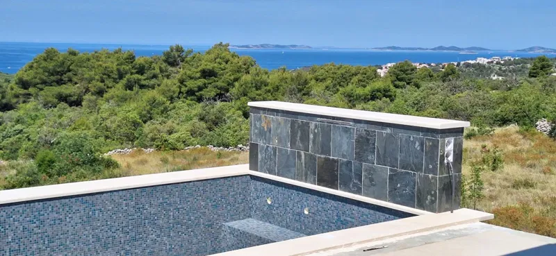 Luksuzna vila s bazenom – Primošten | 3 etaže, 3 spavaće sobe – 580.000 € | Nekretnine Auxilium – 3