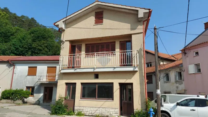 Klana - samostojeća kuća u centru