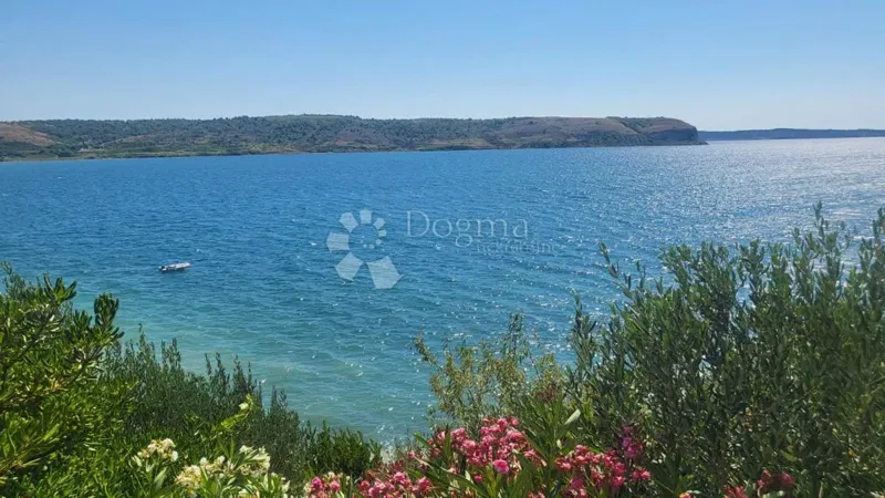 Rtina – first row to the sea, land with a house and olive grove – 3