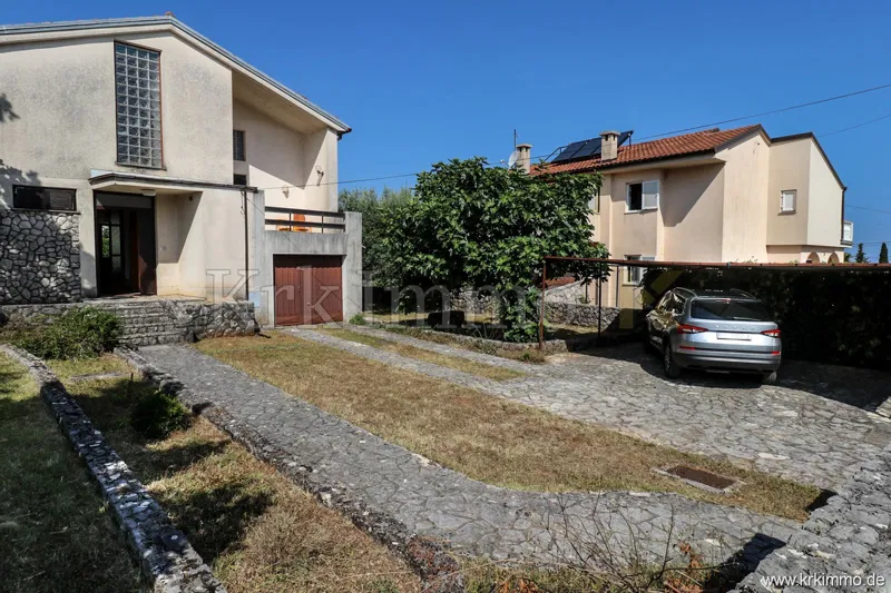 Samostojeća kuća s okućnicom u centru Malinske! PRODAJA – 3