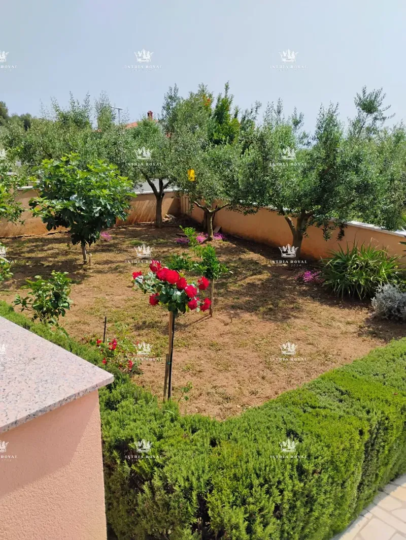 Wohnung im Erdgeschoss mit Garten, Abstellraum und Eigentumsrecht zu verkaufen, Istrien, Pula, Ližnjan. – 2