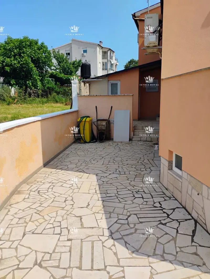 Wohnung im Erdgeschoss mit Garten, Abstellraum und Eigentumsrecht zu verkaufen, Istrien, Pula, Ližnjan. – 3