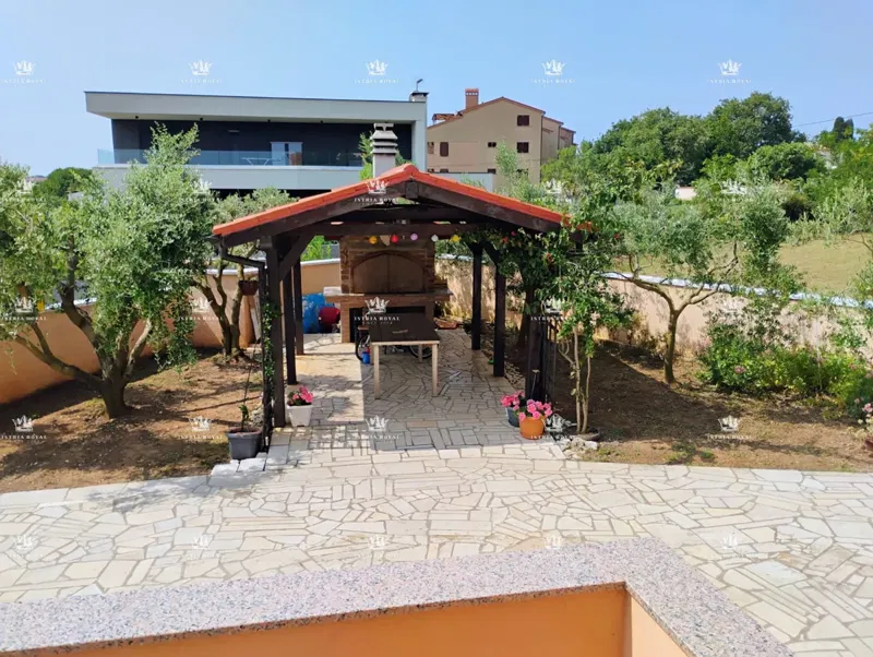 HOUSE FOR SALE WITH TWO RESIDENTIAL UNITS + YARD – TOTAL 136.78 m²! ISTRIA, LIŽNJAN, PULA – 2