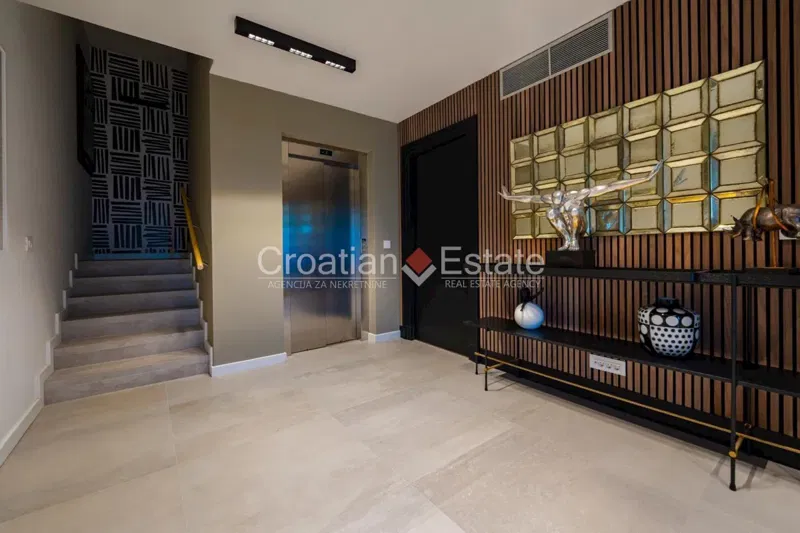 Tengerparti villa medencével, új építésű, eladó – 3