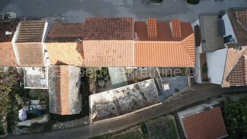 Drvenik Veliki, 2 houses in a row with garage, tavern and garden, 1st row to the sea – 3