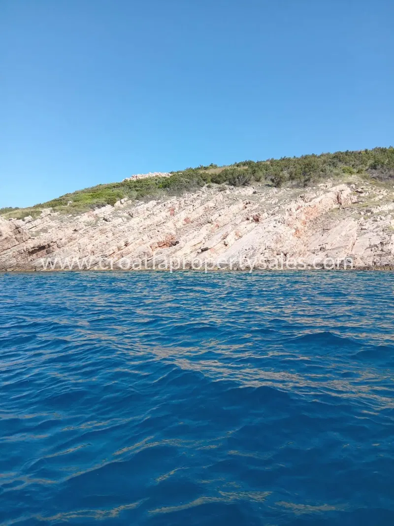 Hvar, agricultural land for sale, 170.000 € – 3