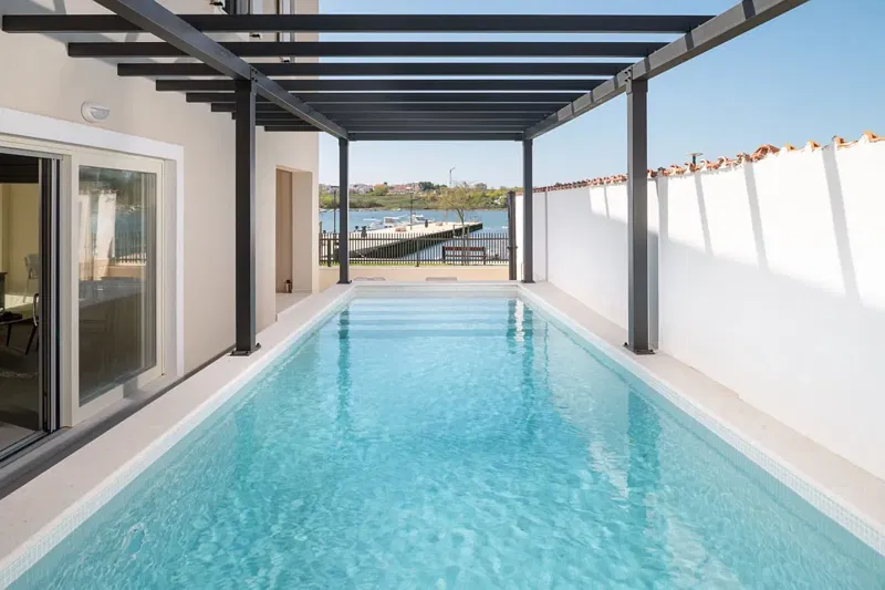 Luxury villa in the first row to the sea – 2