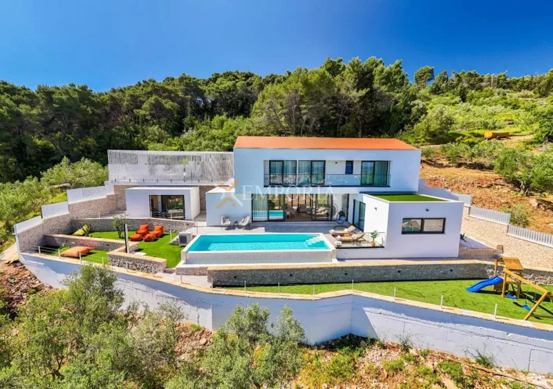 Dream villa with a pool and an incredible sea view – 2
