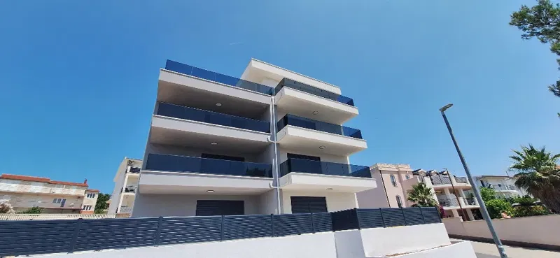 Primošten – dvosoban apartman na 2. katu, pogled na more, parking, 300 m od mora i centra – 2