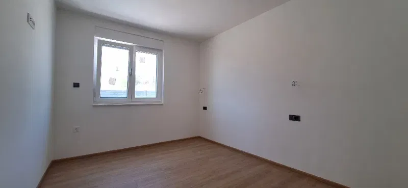 Primošten – dvosoban apartman na 2. katu, pogled na more, parking, 300 m od mora i centra – 3