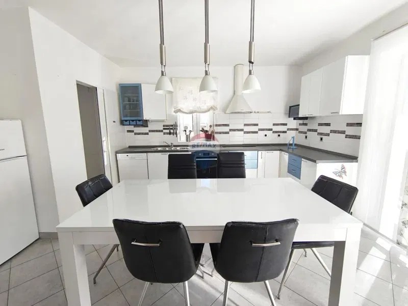 Condo/Apartment Novi Vinodolski, 120,58m2 – 3