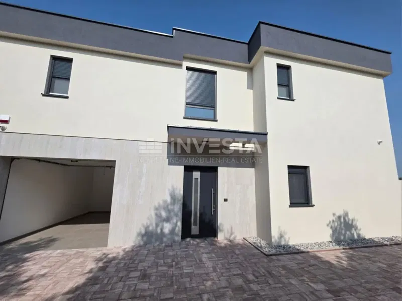Medulin, Luxury villa, 1 km from the sea – pool, three bedrooms, and top-quality equipment – 2
