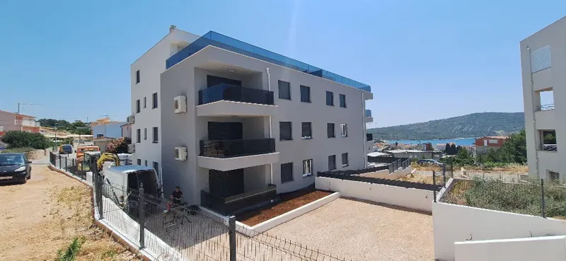 Penthouse s velikom terasom i pogledom na more u Primoštenu – vrhunska novogradnja | Nekretnine Auxilium – 3