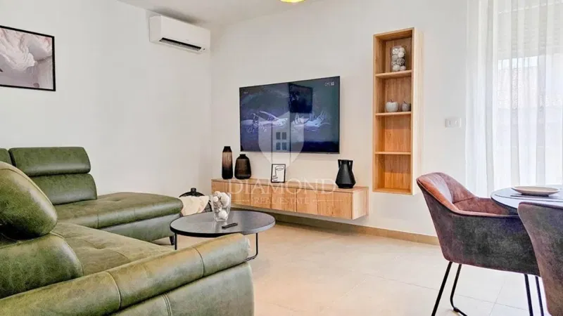 Zona Umago, bellissima casa indipendente di 260 m2 con piscina – 2