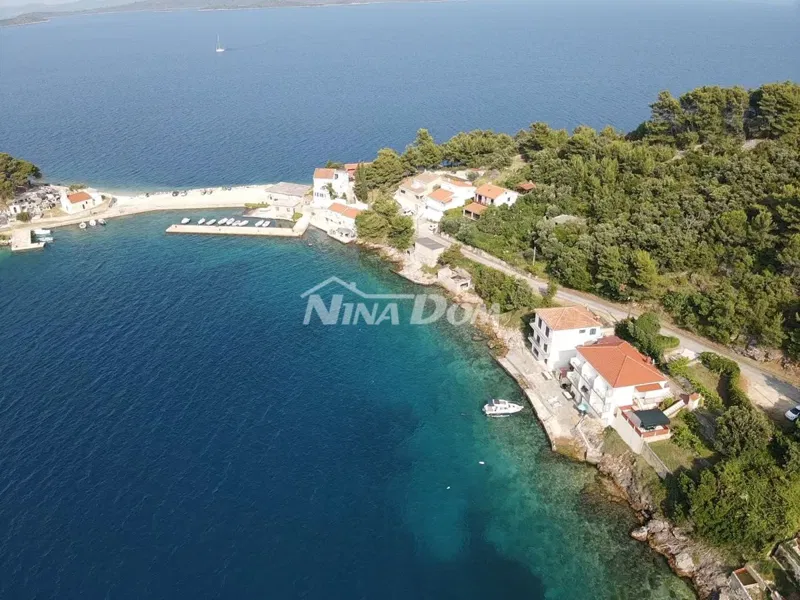 Samostojeća kuća u prvom redu do mora – Savar, Dugi otok