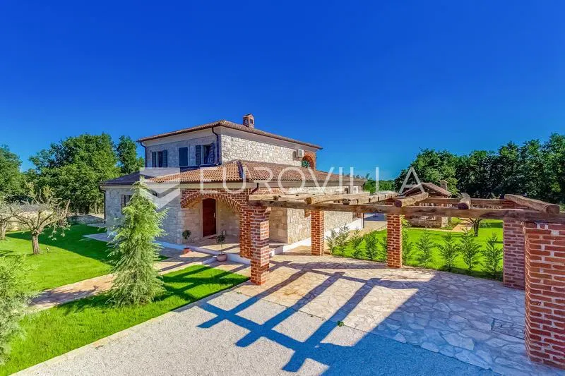 Istria, Višnjan, authentic Istrian stone house with swimming pool and large garden – 2
