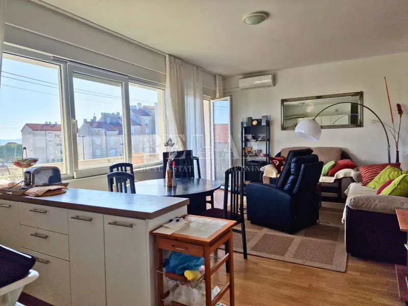 Novi Vinodolski - apartment in the center with parking space – 2