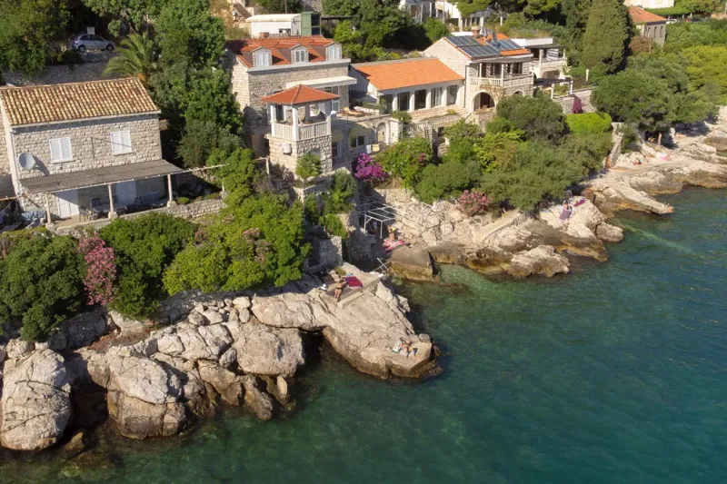 Casa in pietra in prima fila sul mare – 3