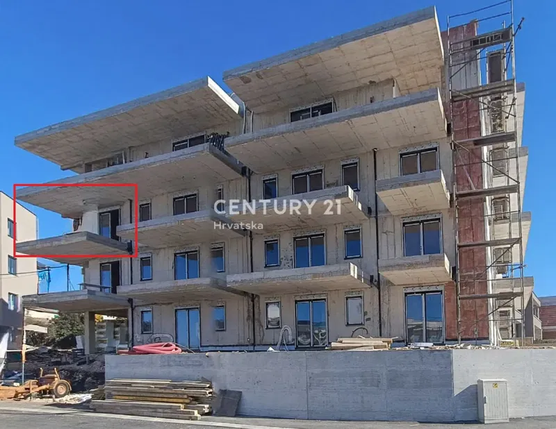 POREČ, APARTMENT WITH THREE BEDROOMS FOR SALE ON THE SECOND FLOOR, SEA VIEW, 1500 M FROM THE SEA – 3