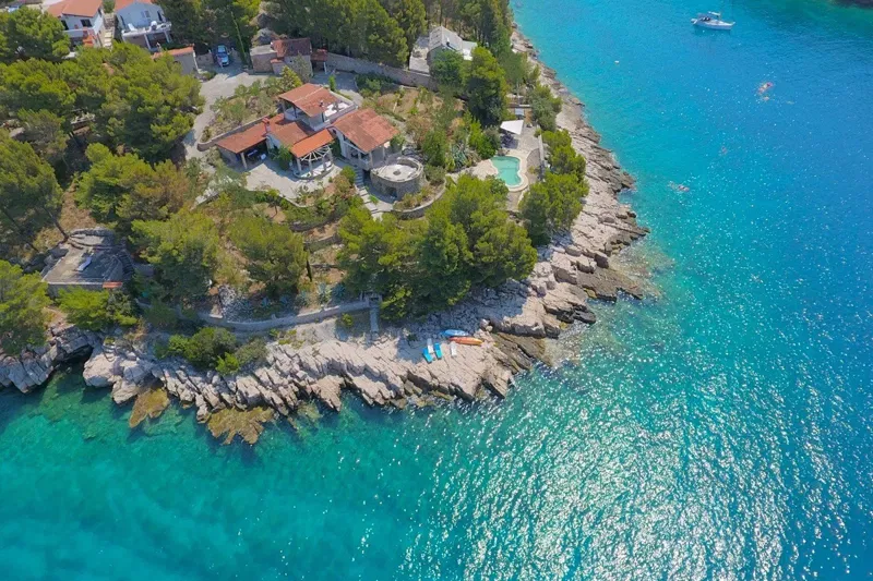 Una proprietà attraente in una posizione unica in riva al mare – 2
