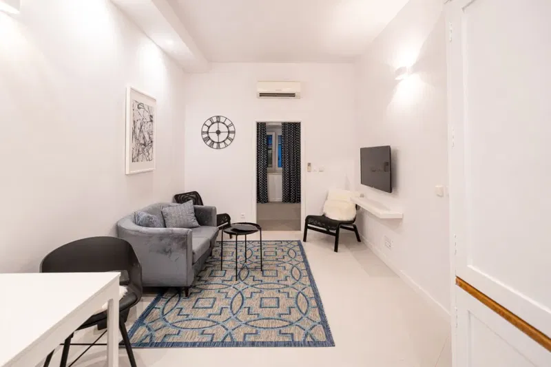 Villa with a swimming pool near the sea – 2