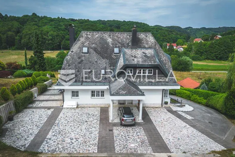 Donja Pušća, unique family villa, plot 5000 m² – 2