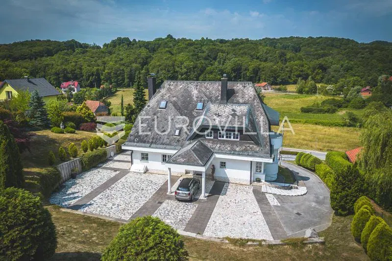 Donja Pušća, unique family villa, plot 5000 m² – 3