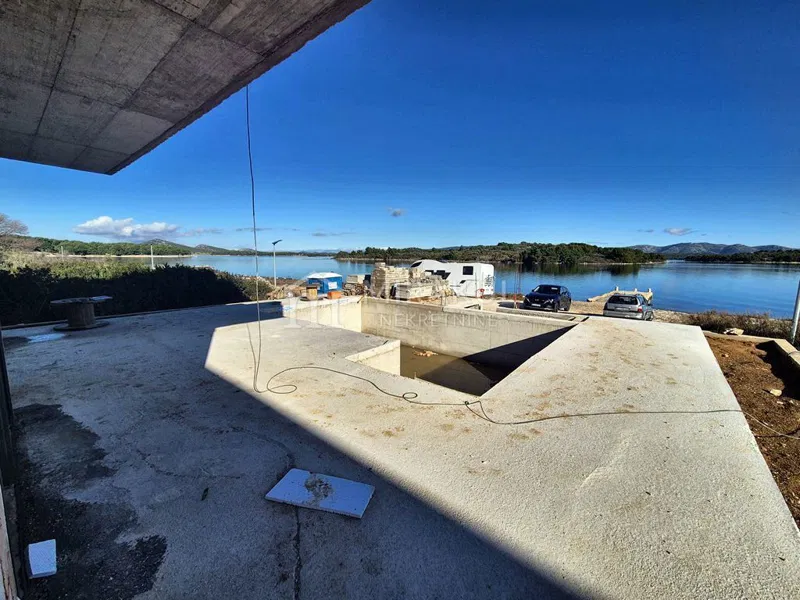 Nekretnine Murter, Vila u prvom redu do mora sa bazenom – 3