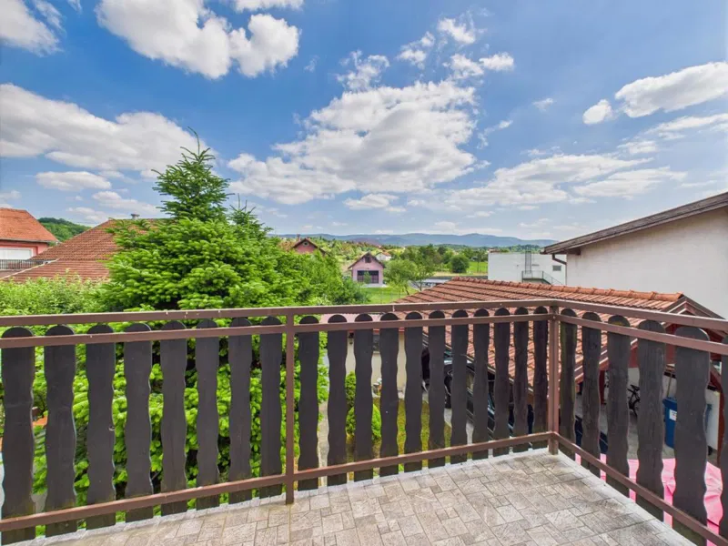Donja Stubica - dvojna kuća s okućnicom